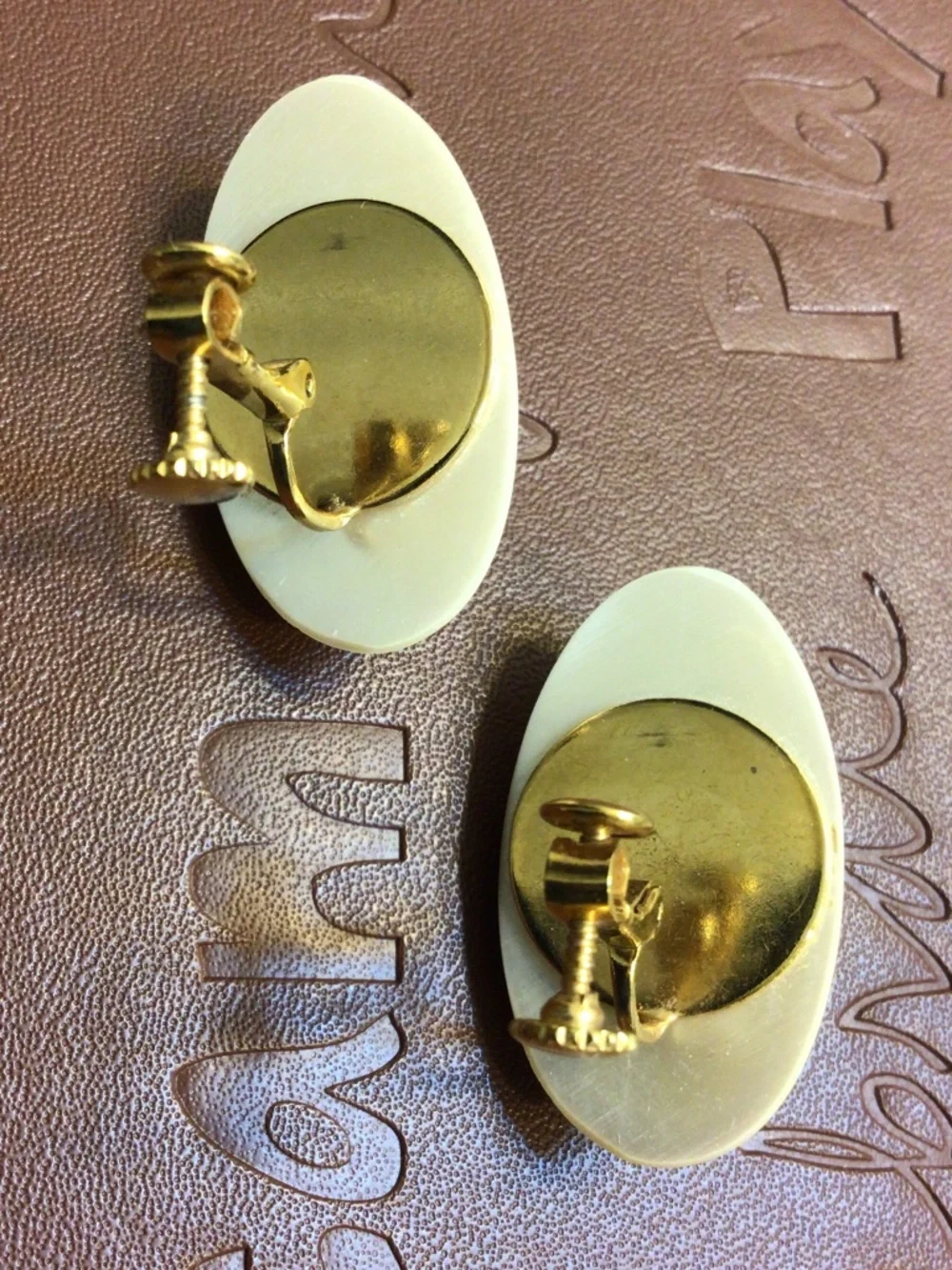 Vintage Cream-colored Acrylic/Lucite Faux Pearl Oval Screw Back Clip-on Earrings